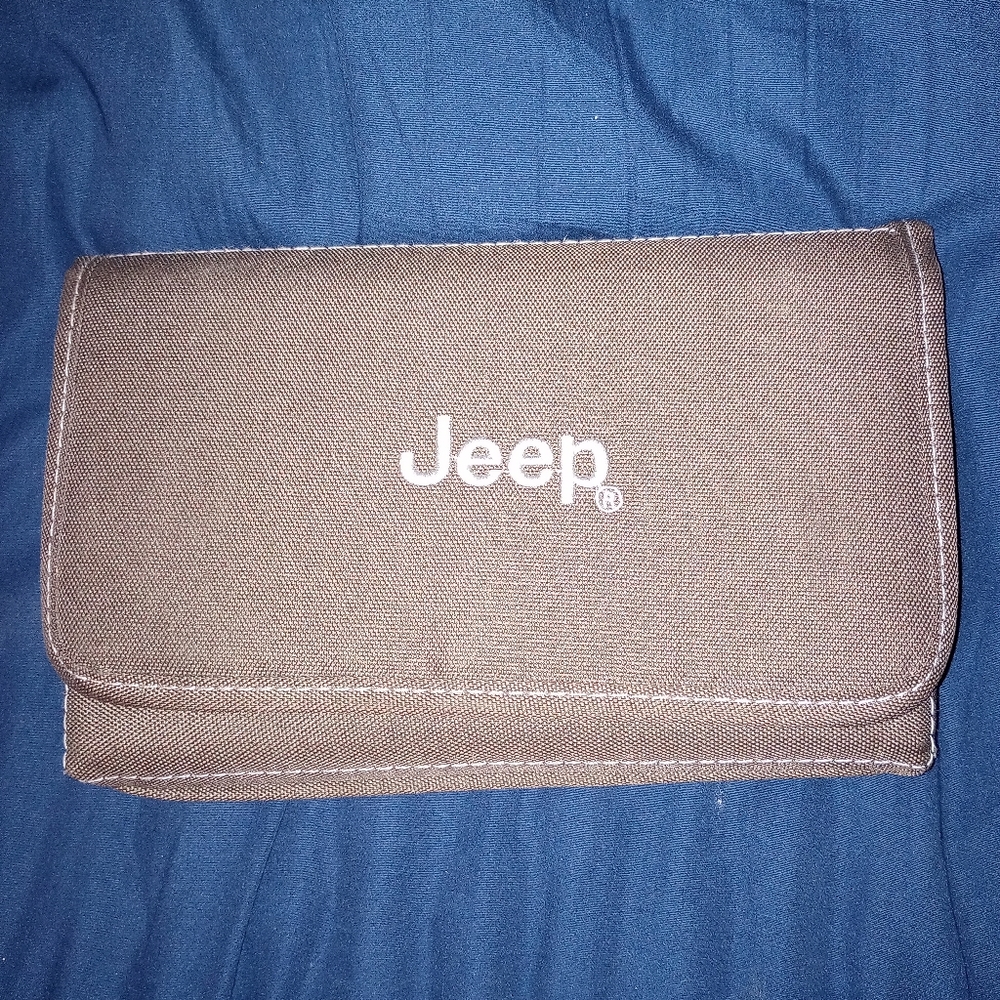 2017 Jeep Patriot owners manual w canvas case